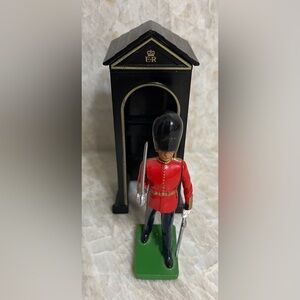 Britain's Scots Guard Metal Soldier & Sentry Box England